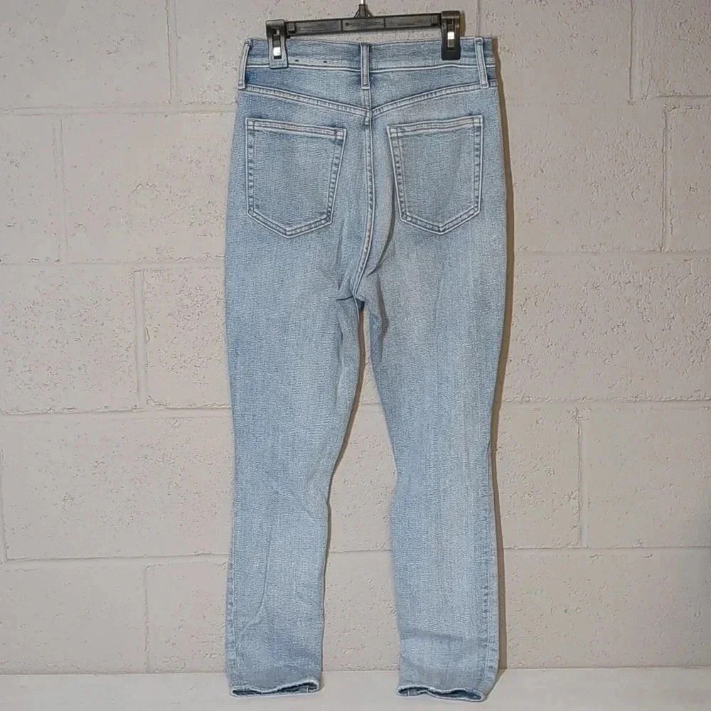 Gap Women's True Skinny Denim Jeans Light Wash Distressed Size 2/26 - Picture 2 of 6